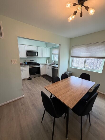 Building Photo - 7 Nicole Cir