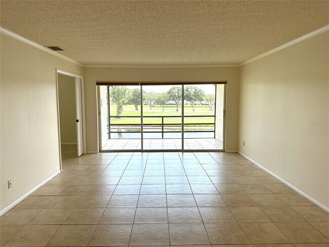 Building Photo - 7050 Fairway Bend Ln
