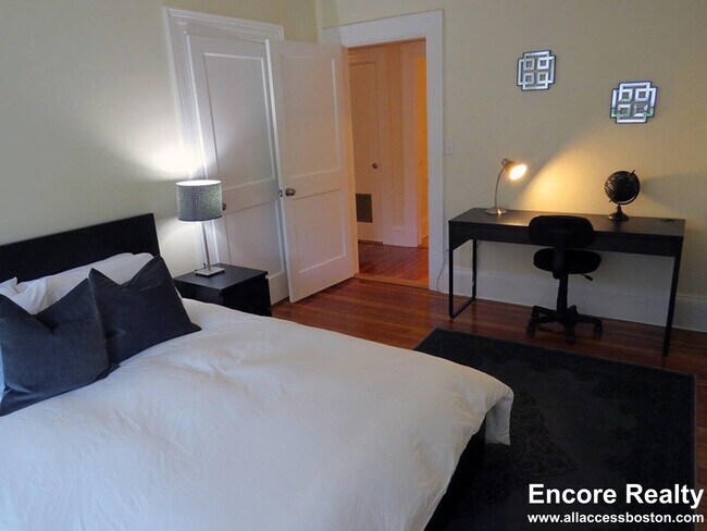 Building Photo - 1463 Beacon St