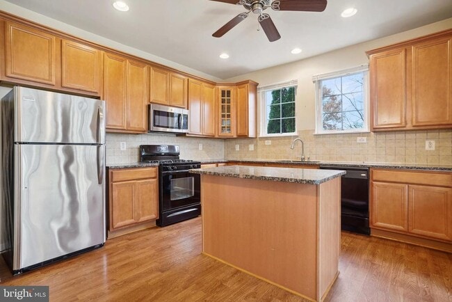 Building Photo - 13930 Greendale Dr