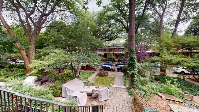 Building Photo - 1834 Ingleside Terrace NW