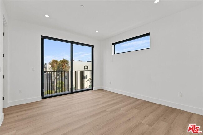 Building Photo - 4825 Satsuma Ave