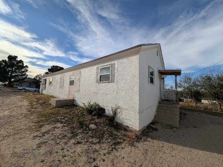 Building Photo - 511 Goliad St