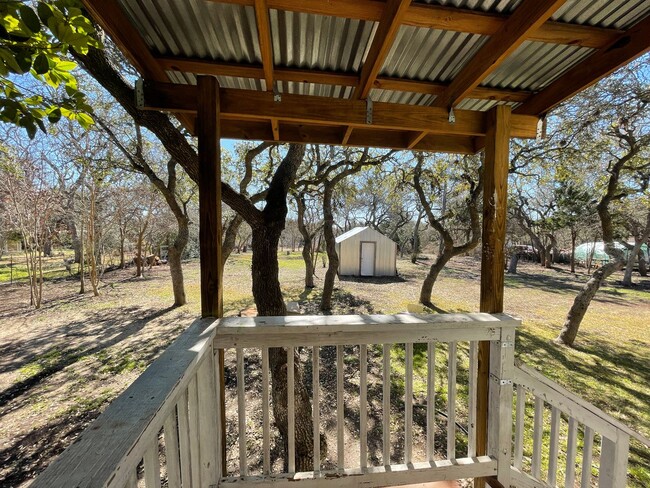 Building Photo - Spacious home on almost an acre in the hea...