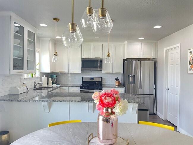 Building Photo - Great Home Now Available!
