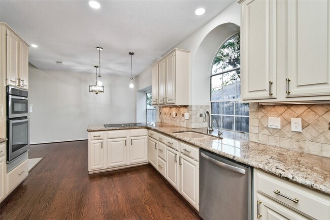 Building Photo - 1506 Forest Home Dr