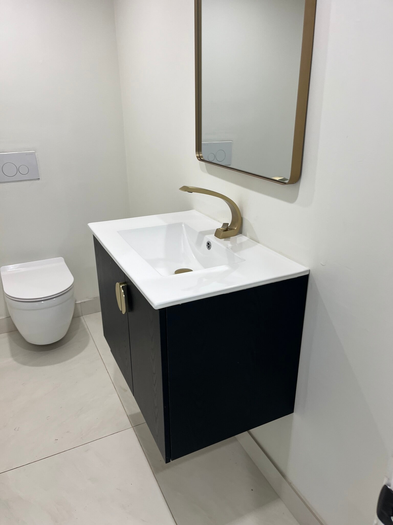 Building Photo - 454 S Clark Dr