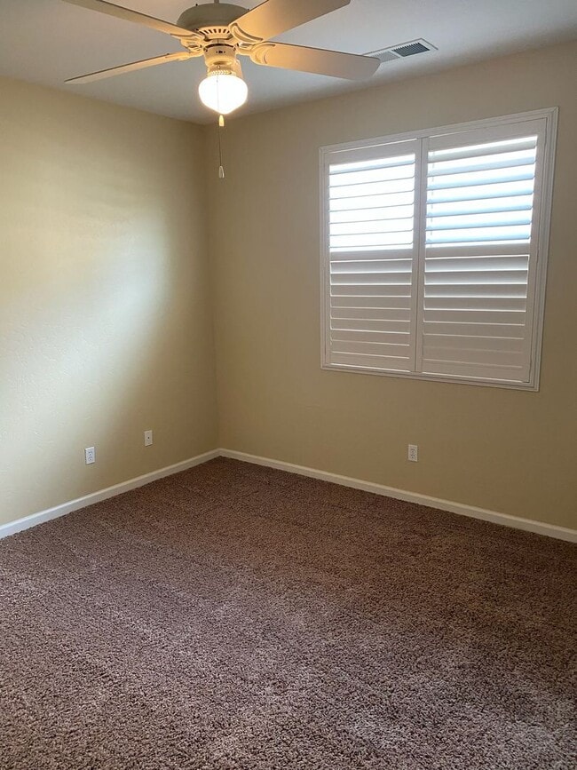 Building Photo - 6245 W Whitley Ave