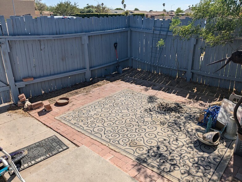Building Photo - 5436 W Sheena Dr