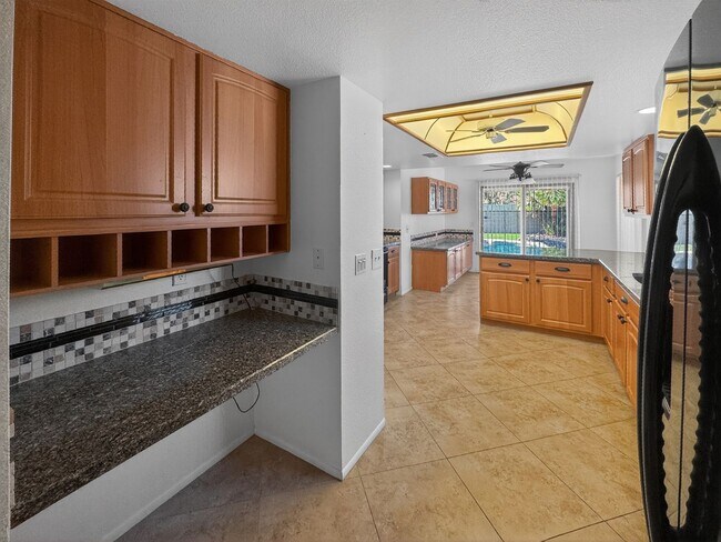 Building Photo - Spacious 4 Bedroom Pool Home in Quiet Cul De Sac