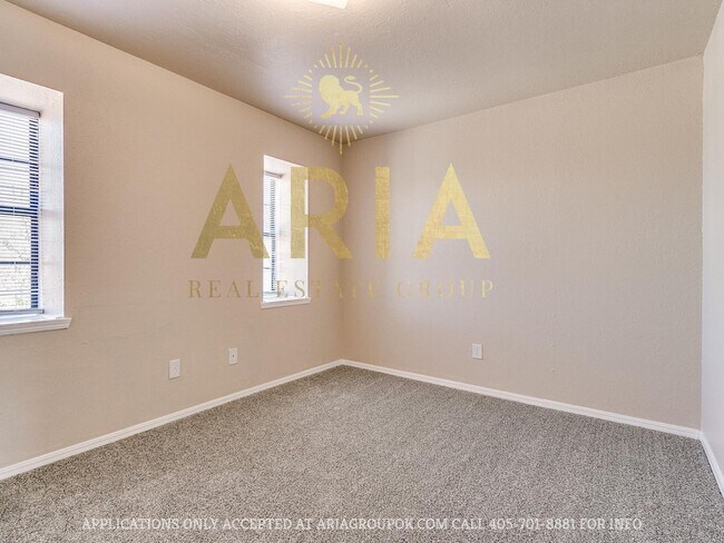 Building Photo - Spacious 2 Bed/1.5 Bath Townhouse in East ...