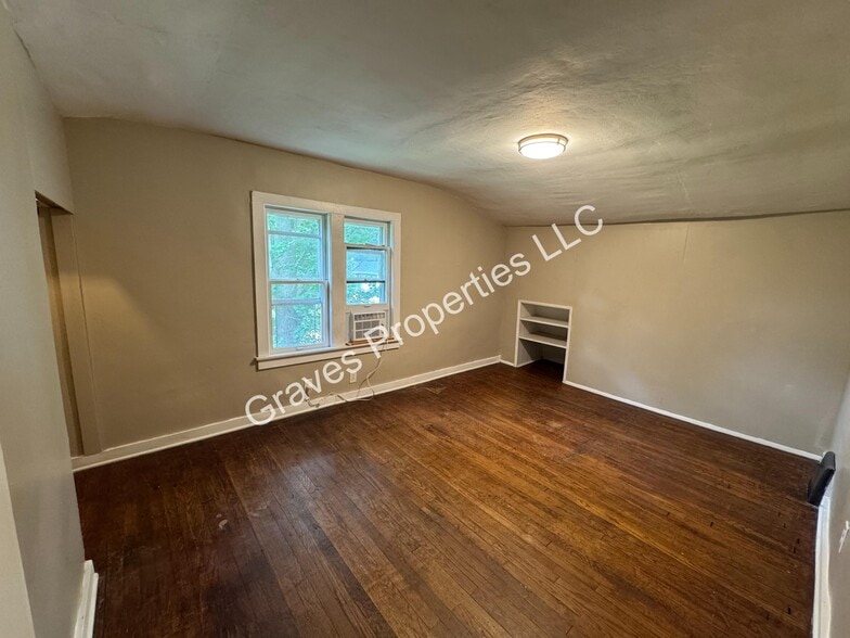 Bedroom 3 - 515 Hillcrest Rd