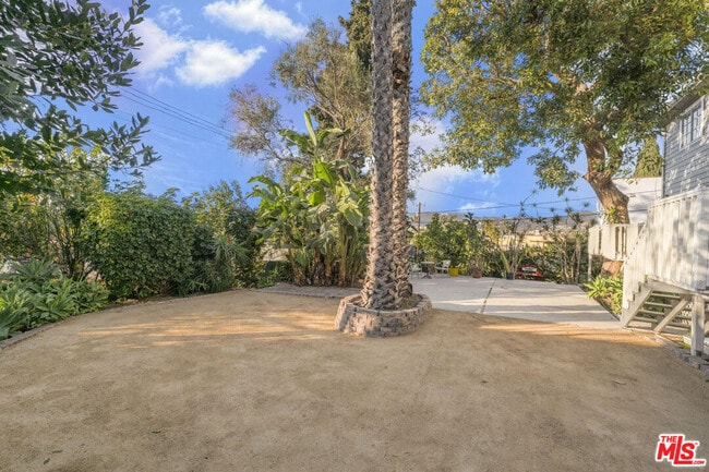 Building Photo - 4957 W Melrose Hl