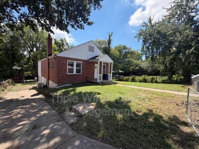 Building Photo - 8126 Albin Ave