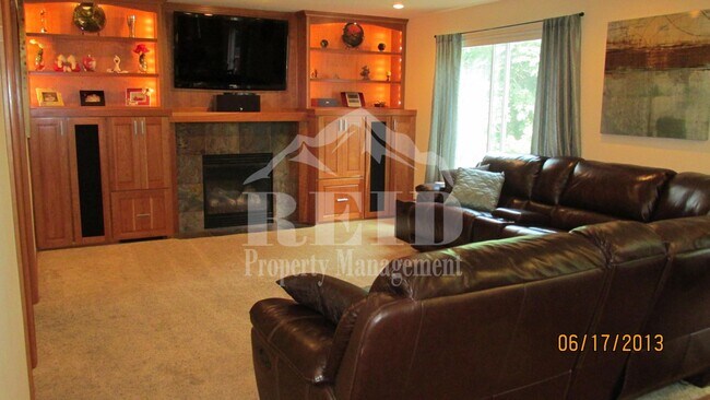 Building Photo - Beautiful 4 Bedroom, 2 bath, Port Orchard Home