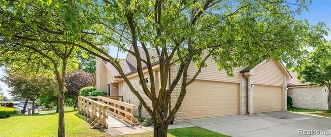 Building Photo - 2343 Heritage Pointe Dr