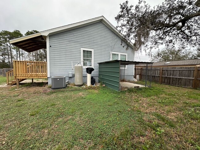 Building Photo - Charming and spacious home for rent in Lee...