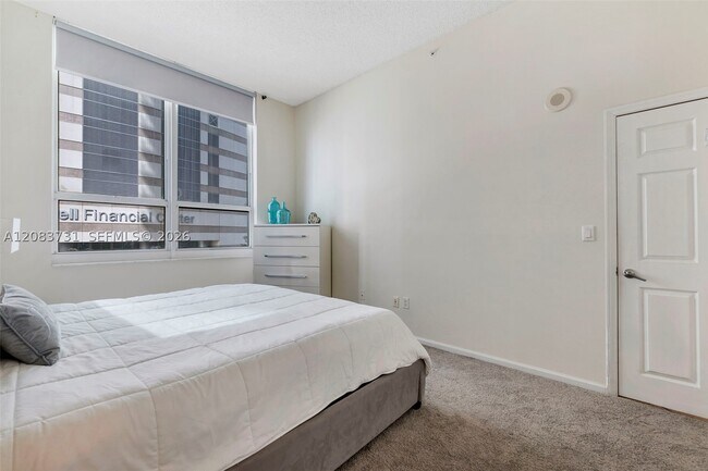 Building Photo - 1155 Brickell Bay Dr