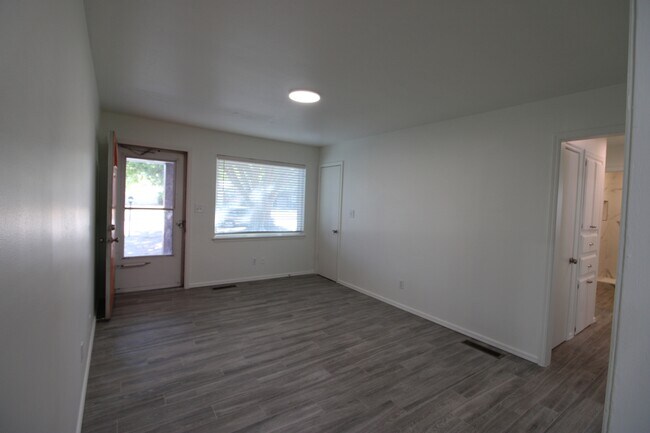 Building Photo - 59 Shirley Ln