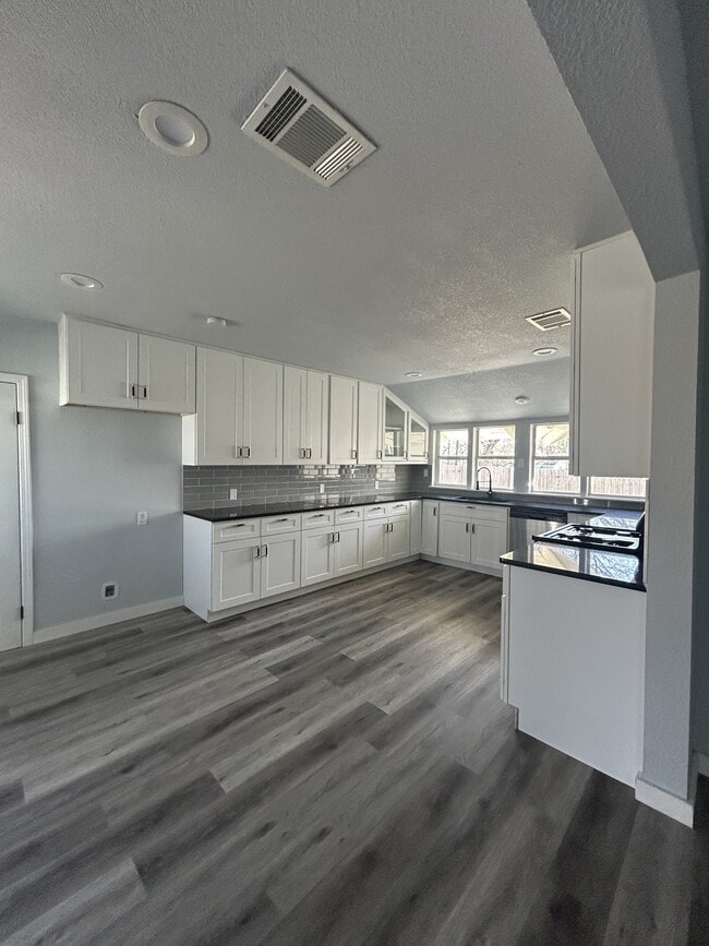 Building Photo - 1208 Alexander St