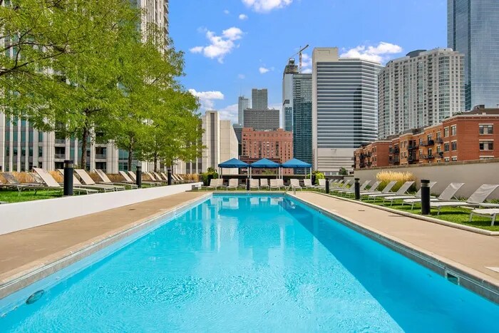 Building Photo - 357 N Desplaines St