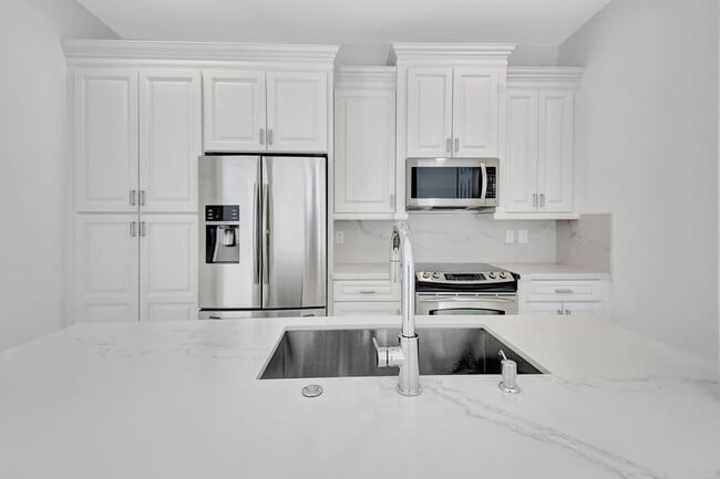 Building Photo - 838 NW 83rd Ln