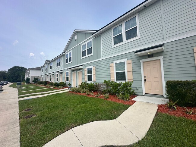Building Photo - Coastal Living in Popular St. Augustine, T...