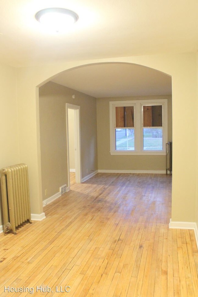 Building Photo - 940 3rd St E