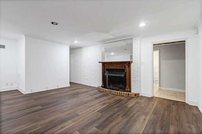 Building Photo - 246 McGregor Ave