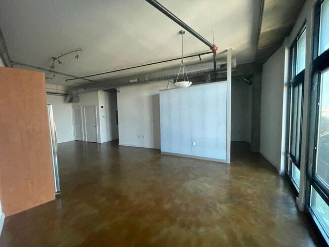 Building Photo - 415 St Pauls Blvd