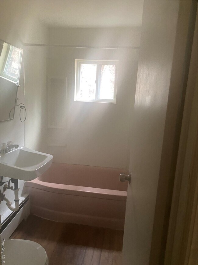 Building Photo - 52 Lincoln Pl