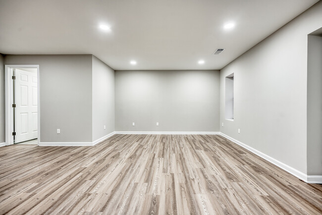 Building Photo - Saddle Club