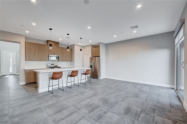 Building Photo - 2374 San Siro St