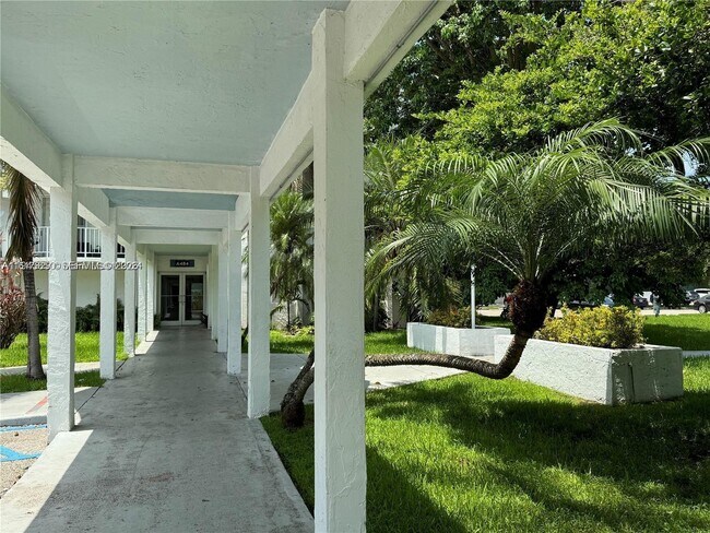 Building Photo - 484 NW 165th St