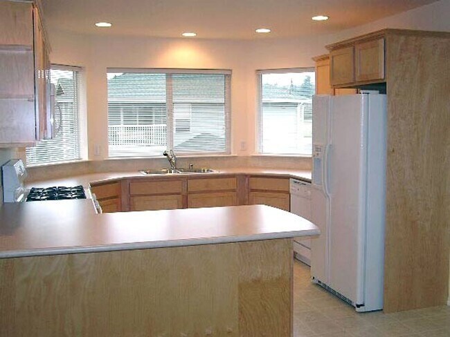 Building Photo - Walnut Grove 2 Bedroom, 2 Bath Condominium