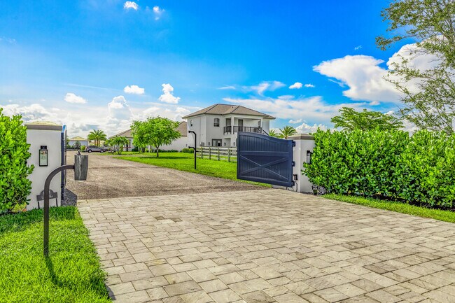 Building Photo - 5181 Lasso Wy