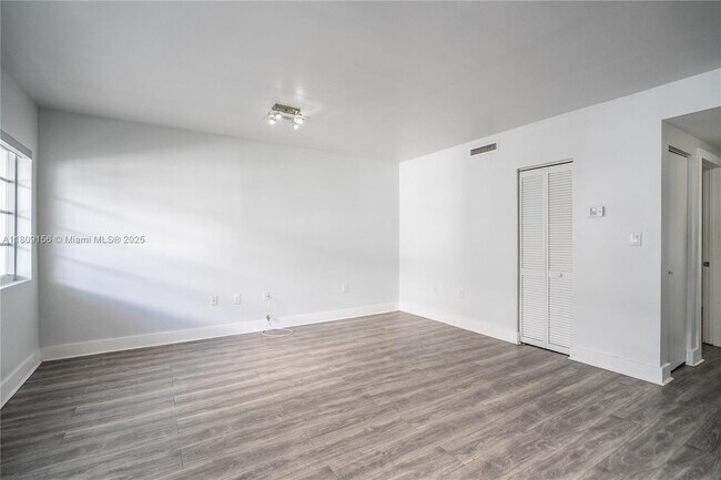 Building Photo - 331 85th St