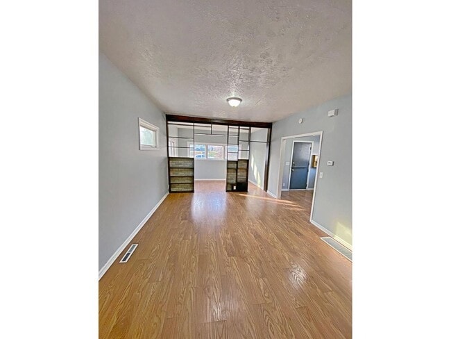 Building Photo - 4707