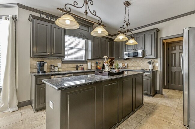 Building Photo - 10 Bridlewood Ct