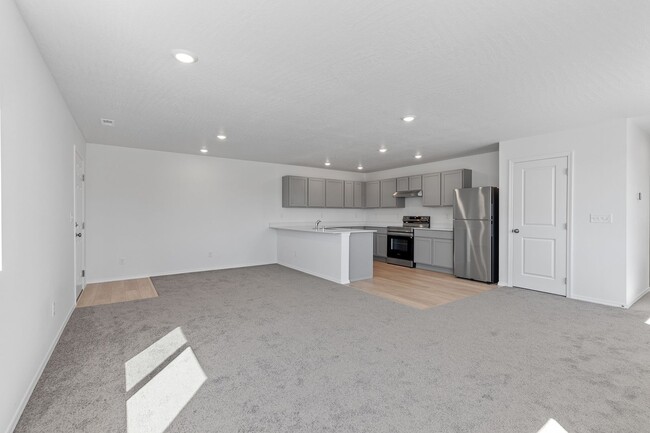 Building Photo - Lease special, save $900.00 if you sign an...