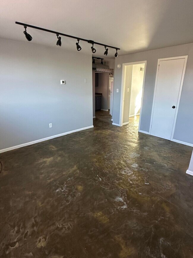 Building Photo - 703 Wilkinson Blvd