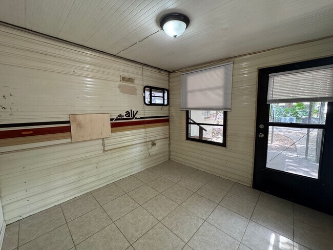 Building Photo - 3000 Clarcona Rd