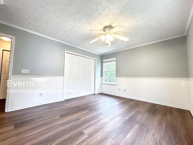 Building Photo - 520 Kensigton Park Dr