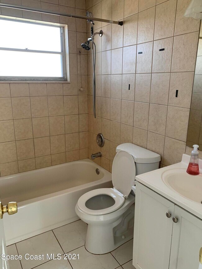 Building Photo - 302 Lincoln Ave