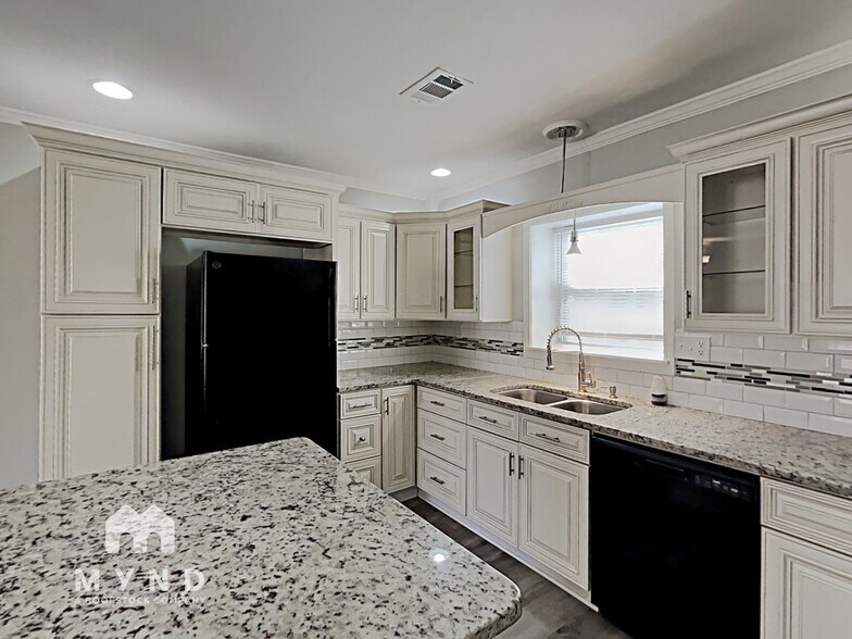 Building Photo - 3206 Amhurst Dr NW