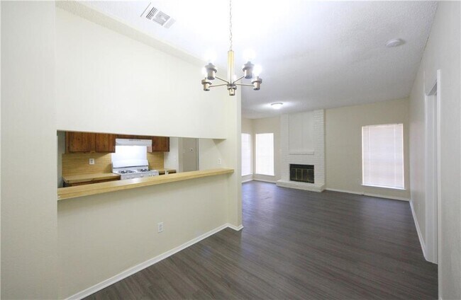 Building Photo - 11611 April Dr