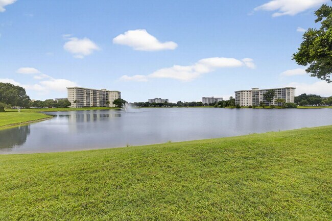 Building Photo - 3091 N Course Dr
