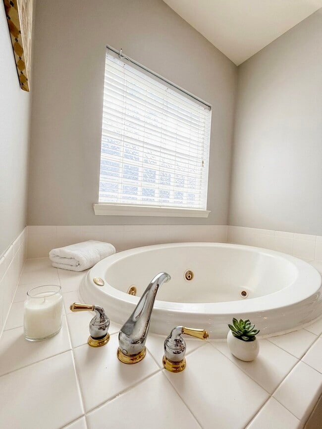 Building Photo - 7202 Harmony Cove