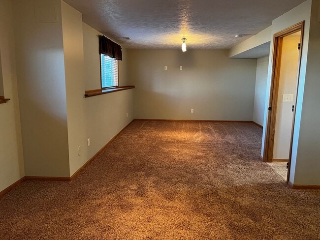 Building Photo - 3 Bed/2 Bath West Side Home!