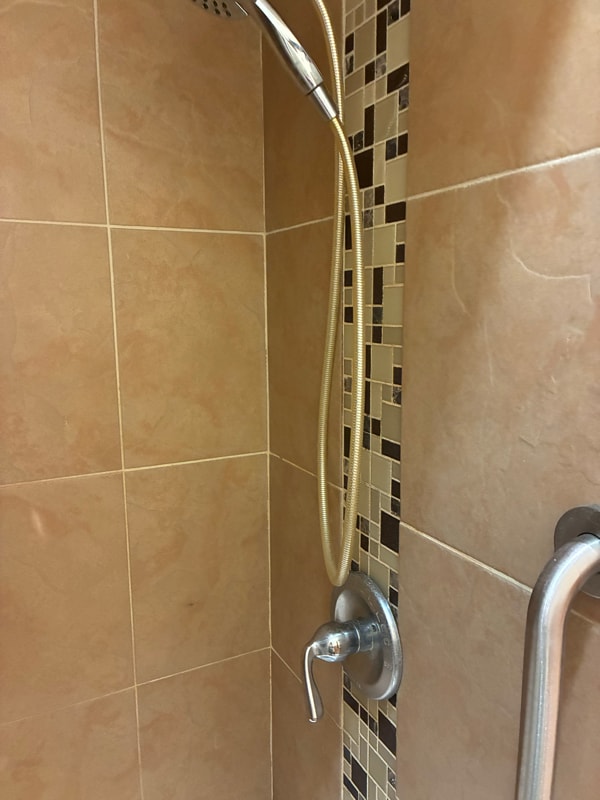 Building Photo - 2131 E Cottonwood Rd